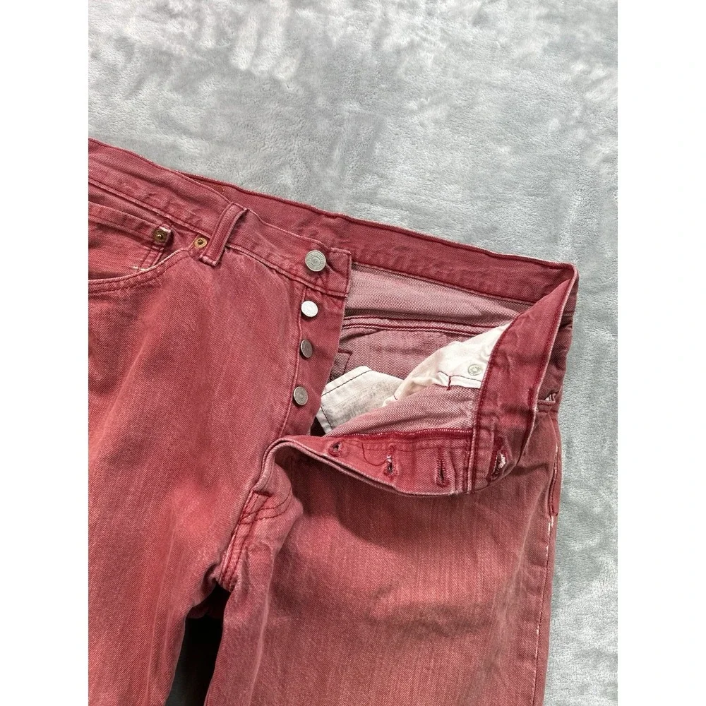 Levis gently pre
